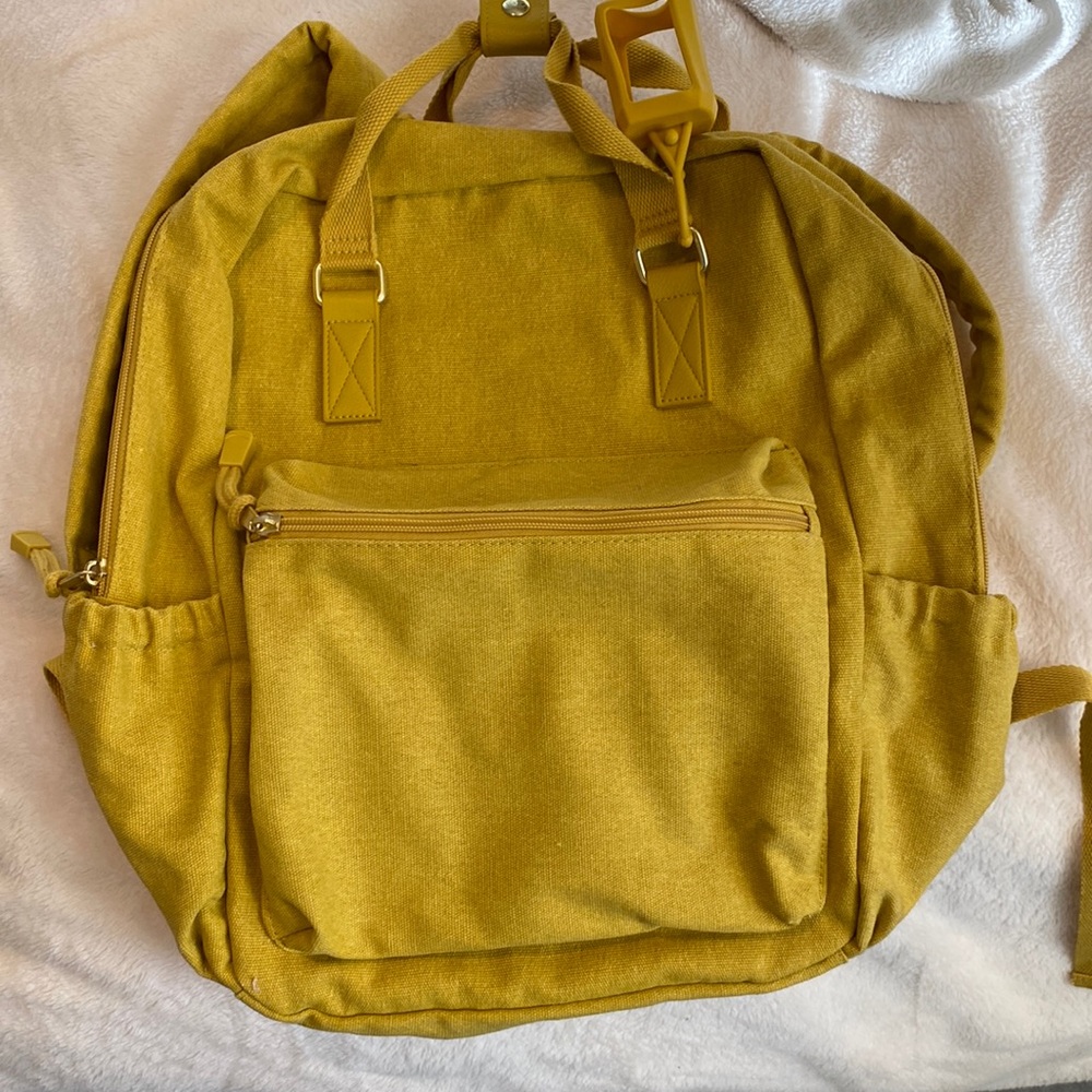 Mustard yellow backpack ‼️‼️NEVER USED‼️‼️